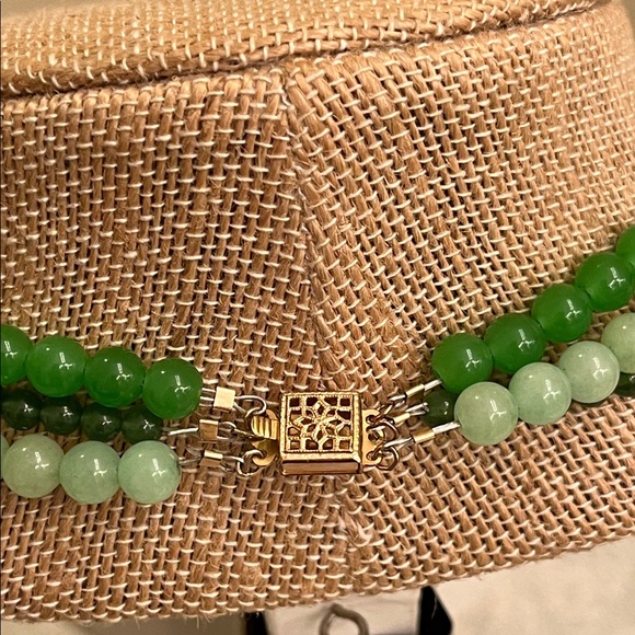 Green triple Beaded stones Necklace - Picture 3 of 7
